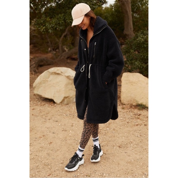 Anthropologie Black Varley Jones Sherpa Longline Toggle Oversized Cinched Coat - Picture 4 of 4